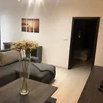 Topolova With Free Private Parking - Centre - Near Old Town - Large Terrace & Air Conditioning Διαμέρισμα *