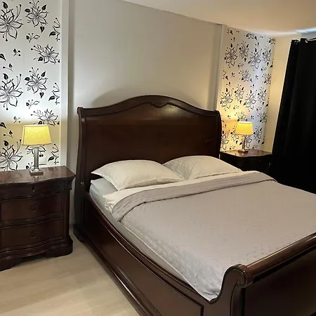 Topolova With Free Private Parking - Centre - Near Old Town - Large Terrace & Air Conditioning דירה *