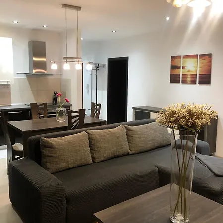 Topolova With Free Private Parking Apartamento