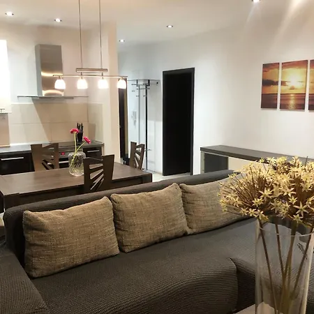 דירה Topolova With Free Private Parking - Centre - Near Old Town - Large Terrace & Air Conditioning *