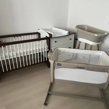 Topolova With Free Private Parking - Centre - Near Old Town - Large Terrace & Air Conditioning דירה