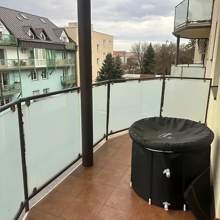 Topolova With Free Private Parking - Centre - Near Old Town - Large Terrace & Air Conditioning Apartamento