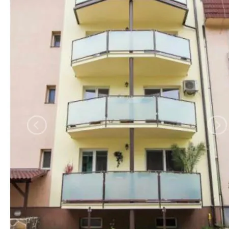 Topolova With Free Private Parking - Centre - Near Old Town - Large Terrace & Air Conditioning Apartamento