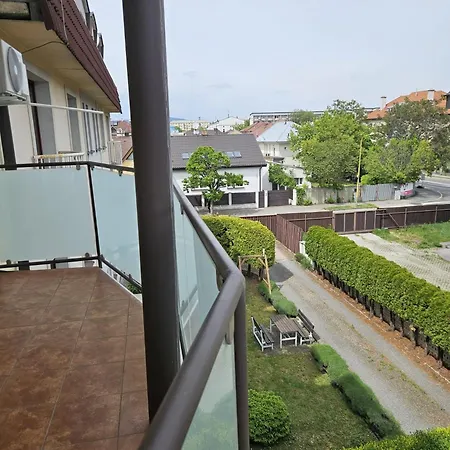 Topolova With Free Private Parking Apartamento Košice