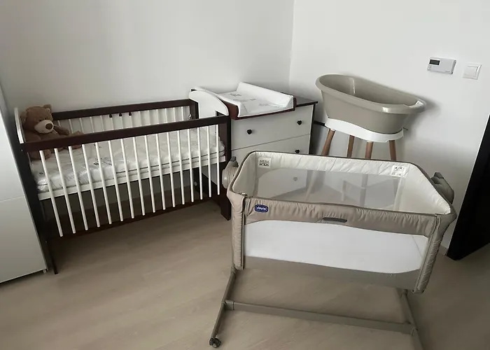 Topolova With Free Private Parking - Centre - Near Old Town - Large Terrace & Air Conditioning דירה