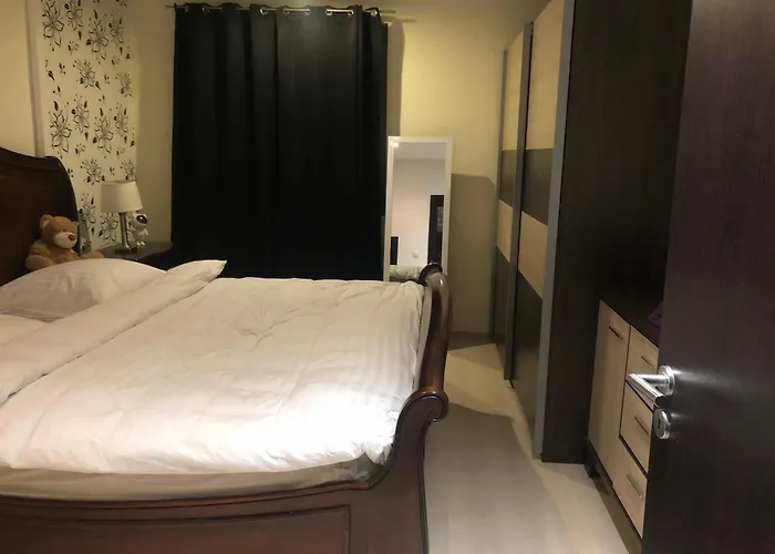 Topolova With Free Private Parking - Centre - Near Old Town - Large Terrace & Air Conditioning *