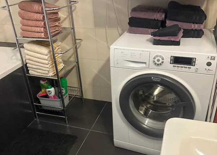 Topolova With Free Private Parking - Centre - Near Old Town - Large Terrace & Air Conditioning